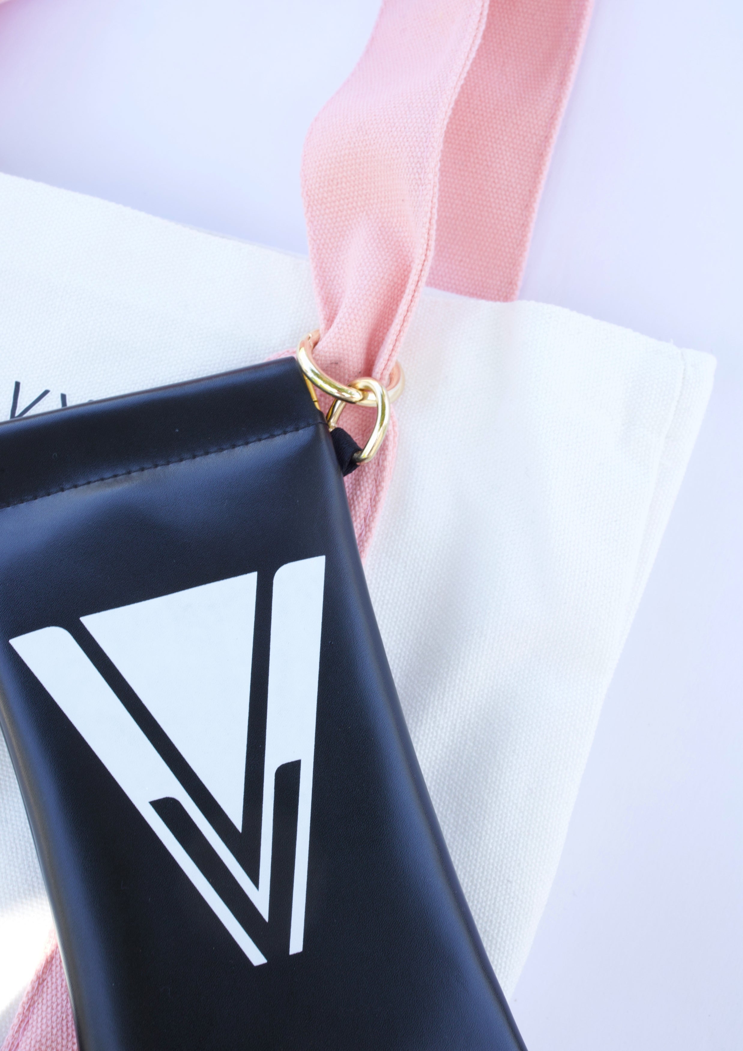 SUNGLASSES POUCH